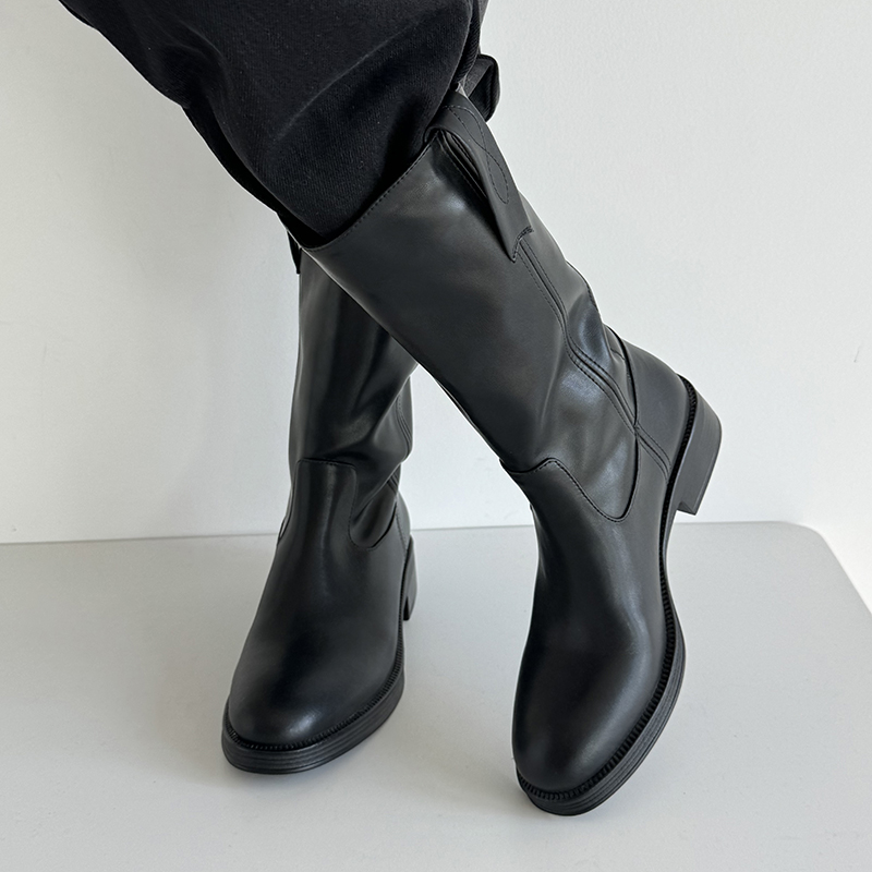 Street Fashion Rome 2026 - Chaussures courtes en cuir véritable pour