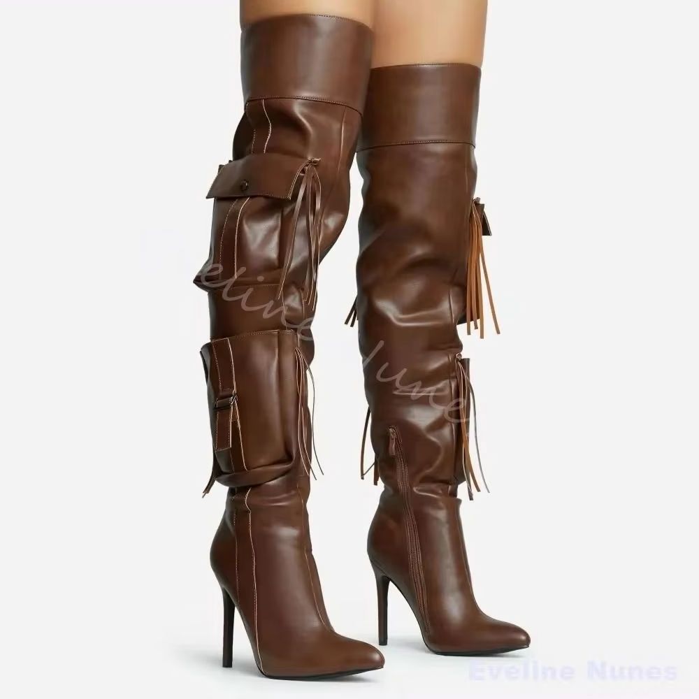 Street Fashion Rome 2026 - Bottes marron à pampilles au dessus