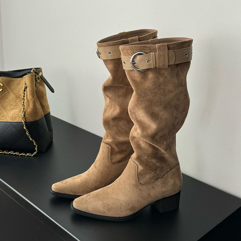 Street Fashion Rome 2026 - Nouvelles bottes pour femme en daim