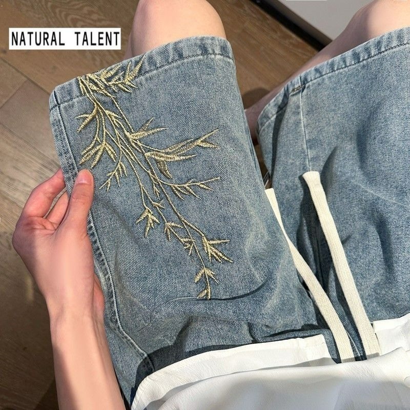 Street Fashion Plus Size - Shorts en jean brodés style chinois