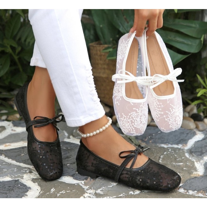Street Fashion Rome 2026 - Chaussures plates Mary Jane en dentelle