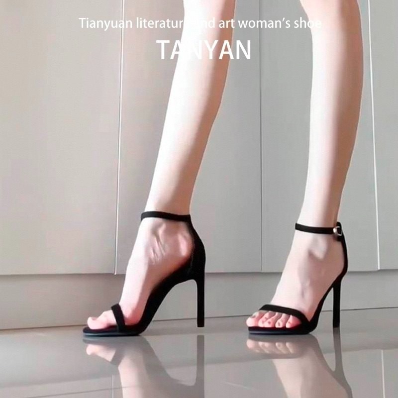 Sandales à bride unique pour f - Street Fashion Rome 2026 avis et prix