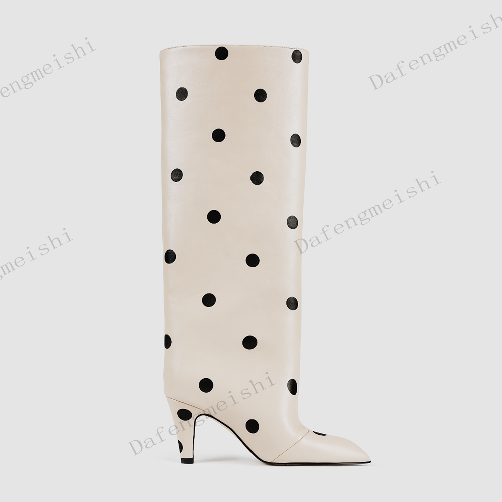 Bottes hautes à pois blancs et - Street Fashion Rome 2026 avis et prix