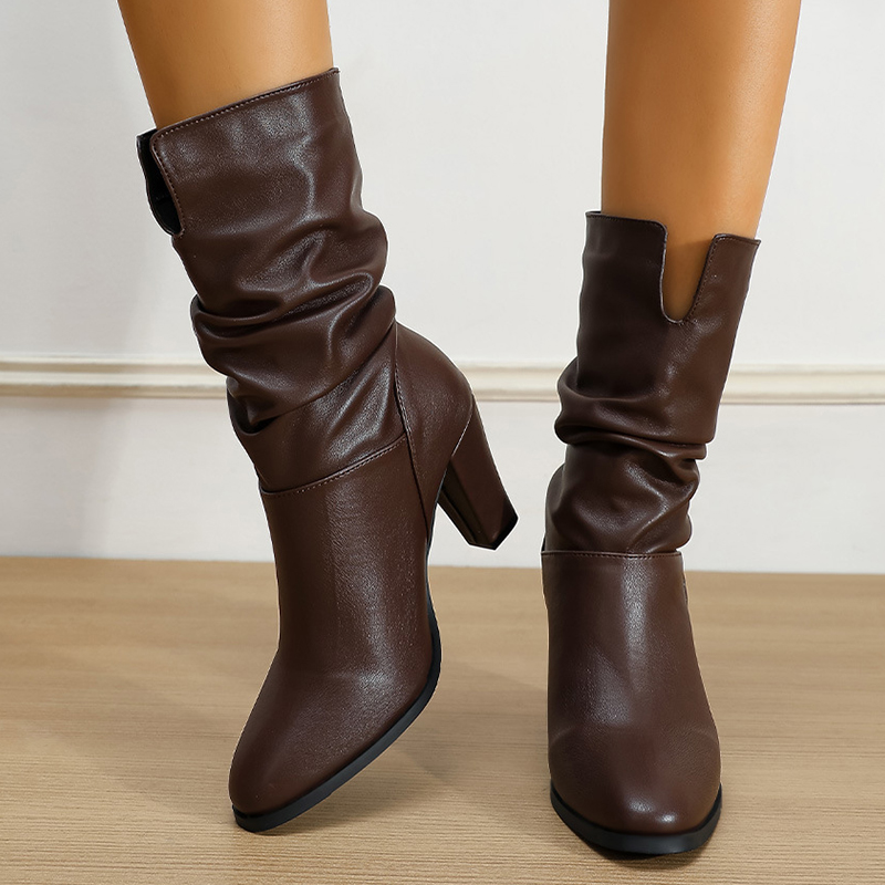 Bottes à talons épais et point - Street Fashion Rome 2026 avis et prix