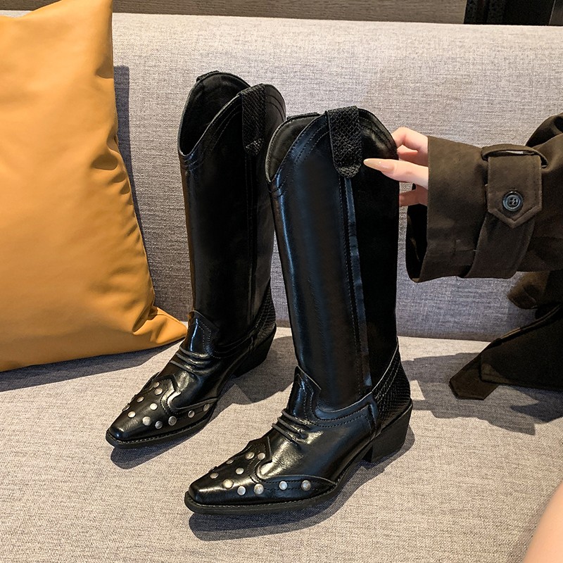 Bottes hautes en cuir souple r - Street Fashion Rome 2026 avis et prix